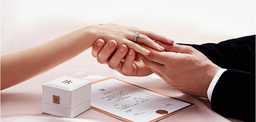 深受年轻人喜爱的浪漫婚戒品牌：迪阿股份旗下的DR钻戒