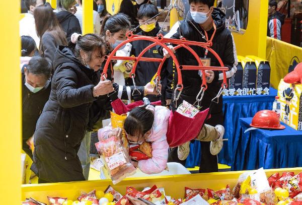  生活不忙，零食很忙！│新消费时代，休闲零食品类营销之路应该这样走