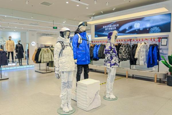  波司登限时快闪登陆青岛万象城，James李铢衔解锁“登峰2.0“体验