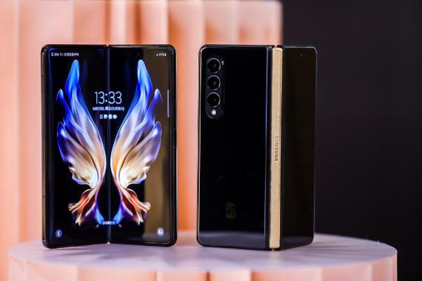  专注细节之意 呈现工艺之美 心系天下三星W22 5G宛若艺术品