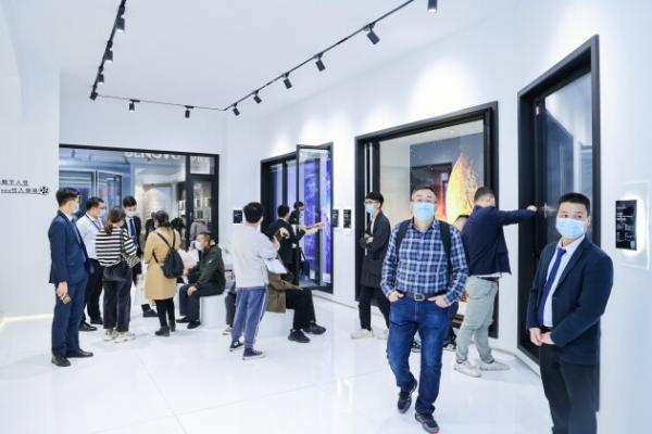  新奇有趣表演秀+天际窗想艺术创意空间，轩尼斯门窗完美谢幕广州设计周！