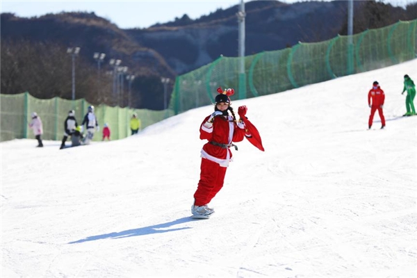 为热爱去滑雪 2021京东南山冰雪嘉年华成功举办