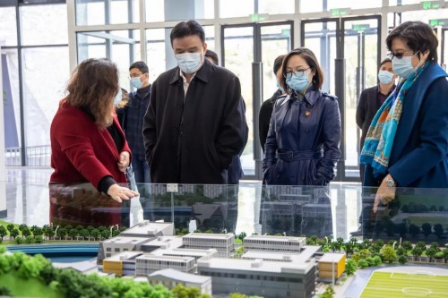 杭州市萧山区委副书记赵立明、杭州市萧山区副区长陈琴箫一行视察杭州威雅学校_TOM资讯