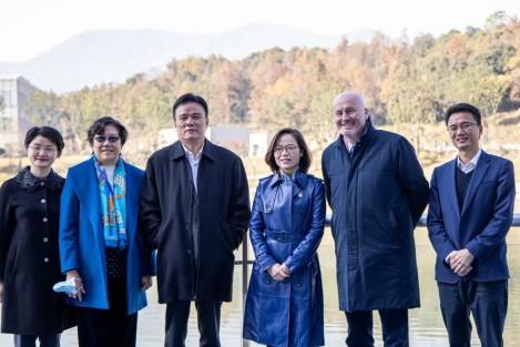 杭州市萧山区委副书记赵立明、杭州市萧山区副区长陈琴箫一行视察杭州威雅学校_TOM资讯