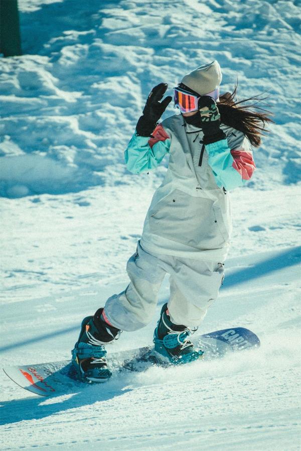  李宁推出全新滑雪品类，探索冰雪运动场景