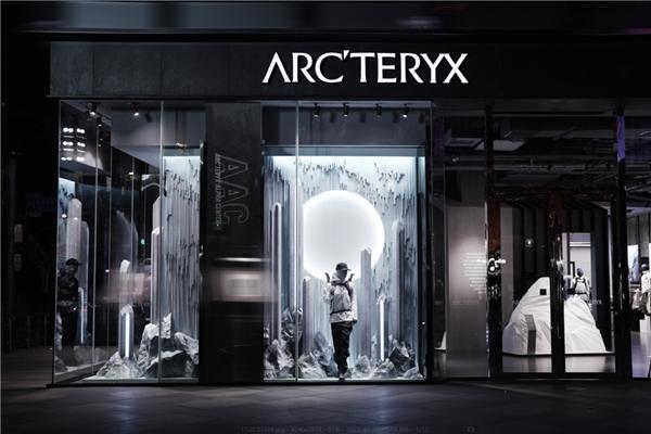  石林蜃景，聆听内心｜始祖鸟Arc'teryx 2022主题橱窗石林蜃景震撼亮相！