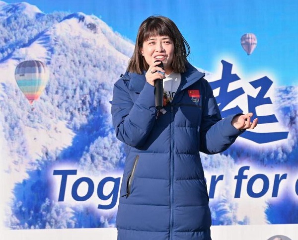  讲好冬奥故事“真正的冰墩墩”千里行亮相冬奥延庆赛区 