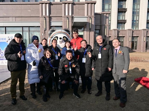  讲好冬奥故事“真正的冰墩墩”千里行亮相冬奥延庆赛区 