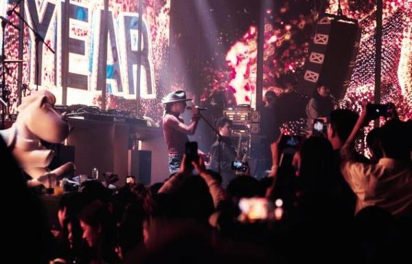  小骑士 Vioola与Ricky闪耀联动 TX淮海点燃新年夜