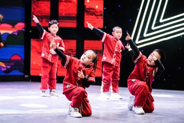 北京市中小学首届街舞大赛落幕