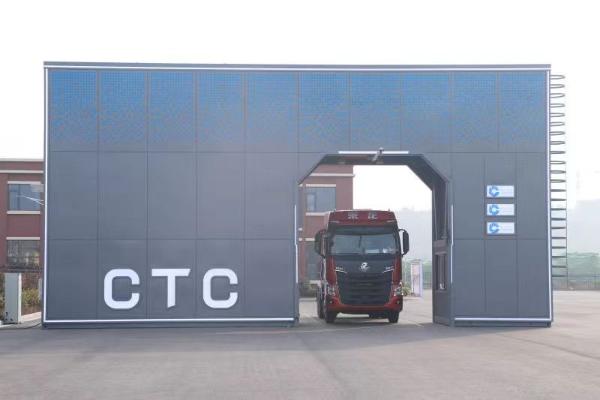  现场签约100台！ 东风柳汽携康普斯顿共领换电重卡新潮