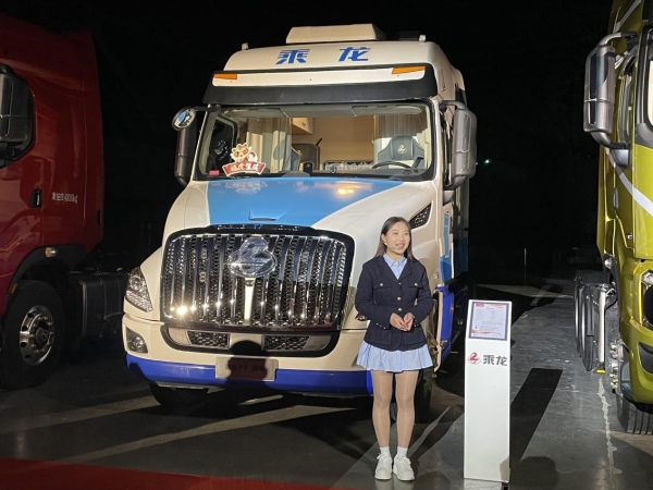  2.22好事成双 乘龙与卡友相约柳州“喆”时开工！
