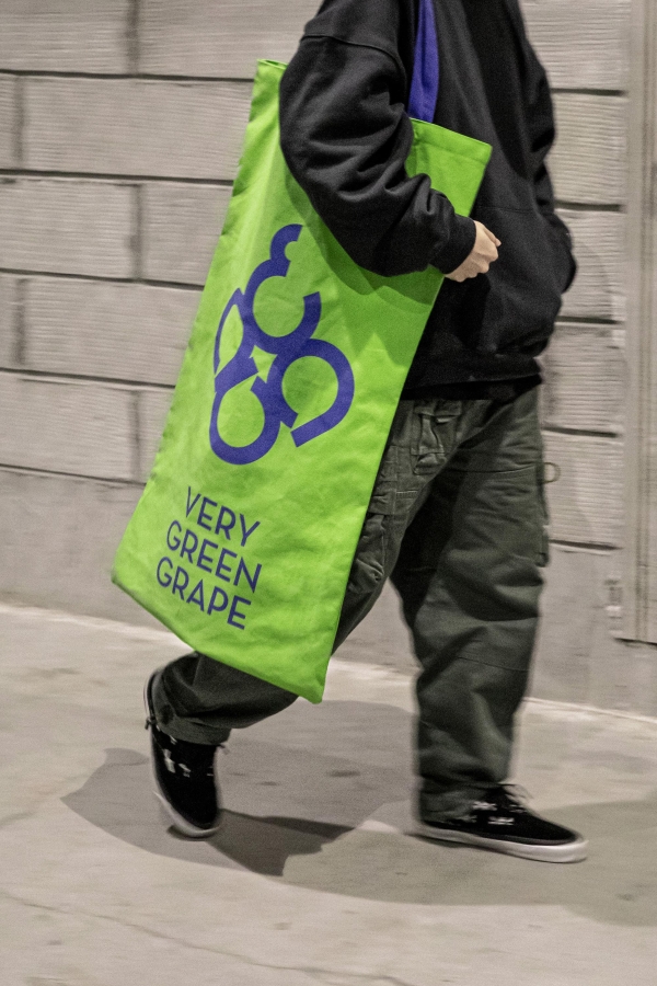  销售持续霸榜，喜茶多肉青提联名周边来了