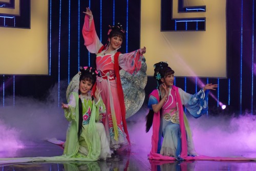  疫情剧团停工，上百戏曲演员靠直播打赏迎来“第二春”