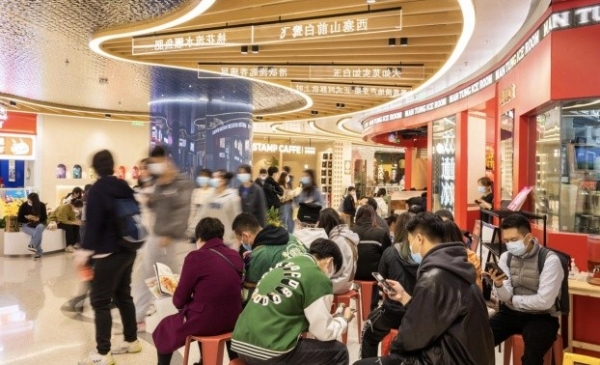 广州正佳广场拉满新年“氛围感” 吸引市民沉浸式畅游感受年味