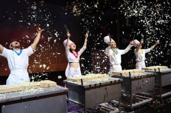 广州正佳广场拉满新年“氛围感” 吸引市民沉浸式畅游感受年味