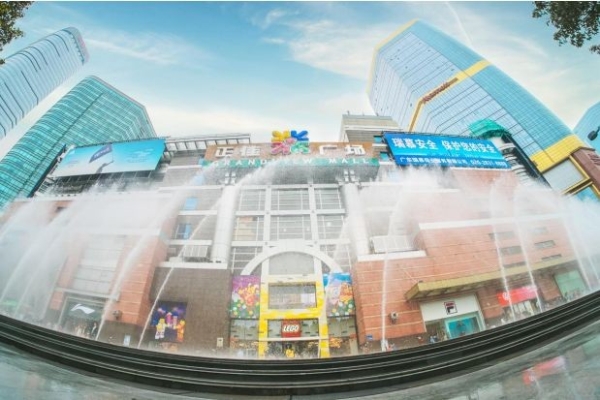 广州正佳广场拉满新年“氛围感” 吸引市民沉浸式畅游感受年味