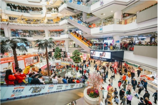 广州正佳广场拉满新年“氛围感” 吸引市民沉浸式畅游感受年味