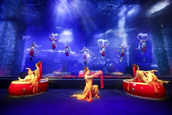 广州正佳广场拉满新年“氛围感” 吸引市民沉浸式畅游感受年味