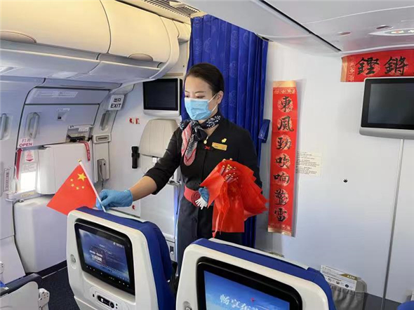  凯旋而归！中国女足搭乘中国东航航班启程回国