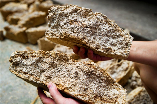 天地精华 酝酿浓香典范五粮液 