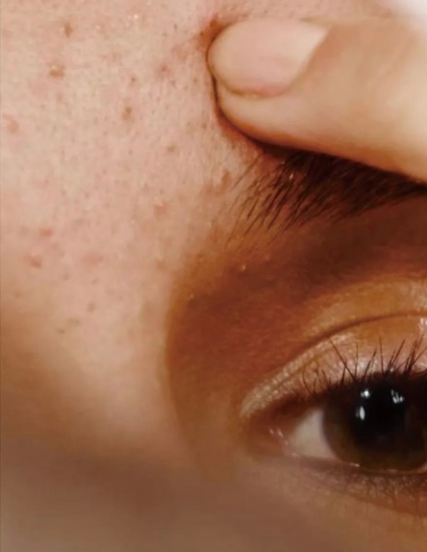 Une image contenant cosmétique, fermerDescription générée automatiquement