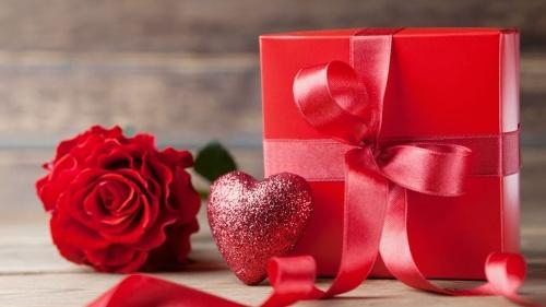  高级又走心的情人节礼物：坚果G9S vs 极米New Z6X，爱TA就送更好的！