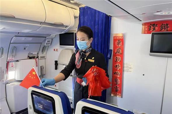  凯旋而归！中国女足搭乘中国东航航班启程回国