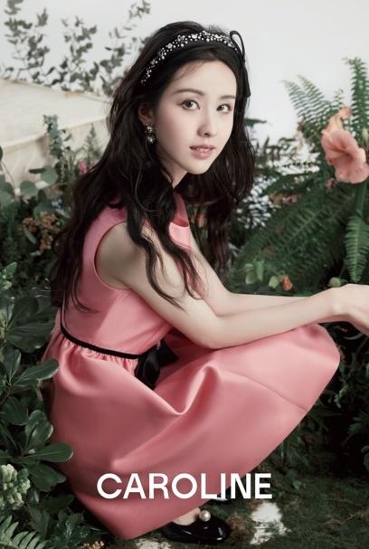  欣贺CAROLINE女神节携手品牌大使陈都灵｜演绎「丛灵之旅」时装大片
