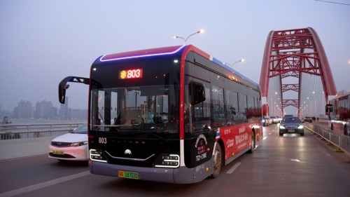  武汉公交“江湖地位”为何这么稳？多种新能源公交赋能城市发展