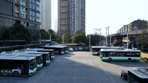  武汉公交“江湖地位”为何这么稳？多种新能源公交赋能城市发展