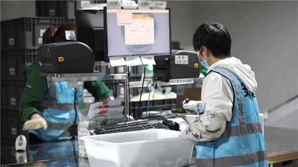  海柔创新使用机器人技术，帮助中老年人再就业