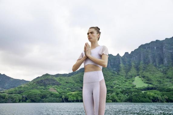 彪马与Cara Delevingne合作，推出PUMA EXHALE高端瑜伽系列