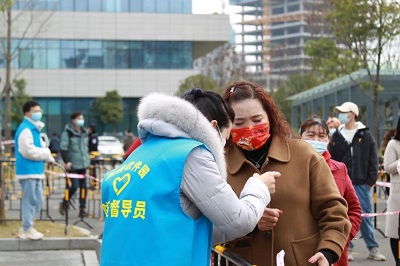  党建引领 企业参与 包楼到人 成都天府软件园有序开展核酸检测