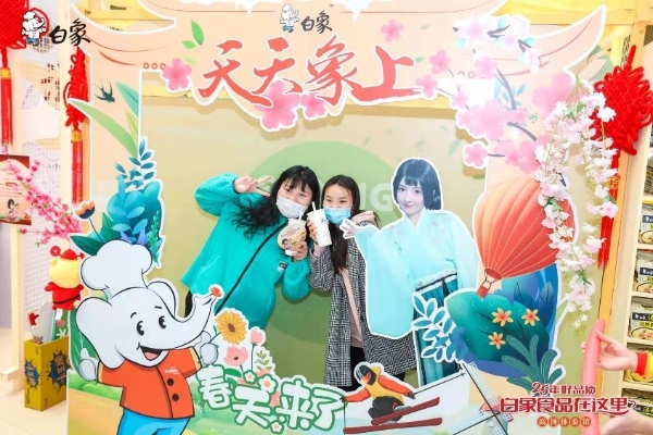  白象高汤体验馆引爆郑州，百城巡游让“中国味，遍天下”