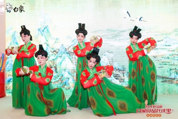  白象高汤体验馆引爆郑州，百城巡游让“中国味，遍天下”