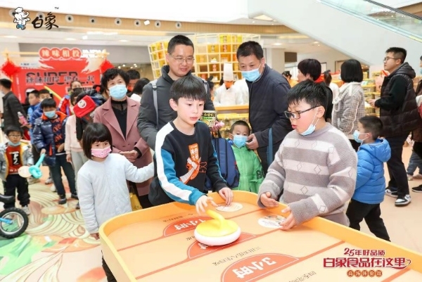  白象高汤体验馆引爆郑州，百城巡游让“中国味，遍天下”