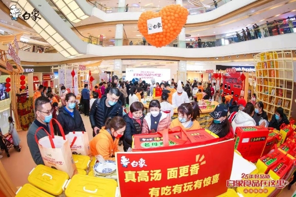  白象高汤体验馆引爆郑州，百城巡游让“中国味，遍天下”