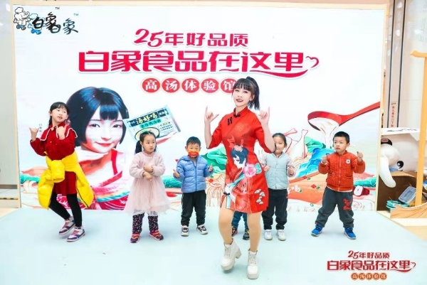  白象高汤体验馆引爆郑州，百城巡游让“中国味，遍天下”