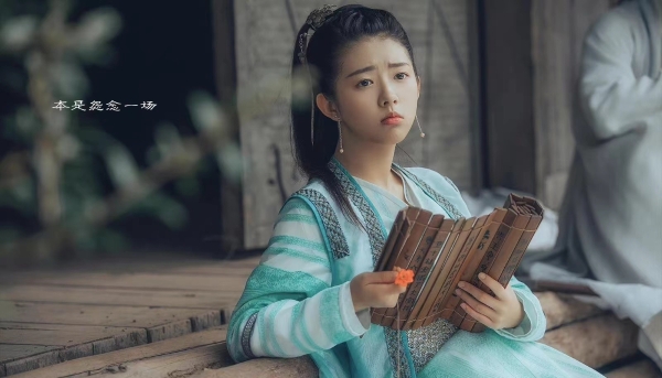  何蓝逗古装清新灵动 古装“淡颜系”天花板有