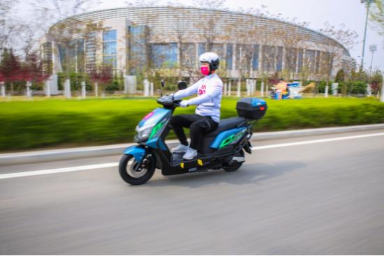 远途出行新装备！爱玛电动车500里不充电解决用户里程焦虑！