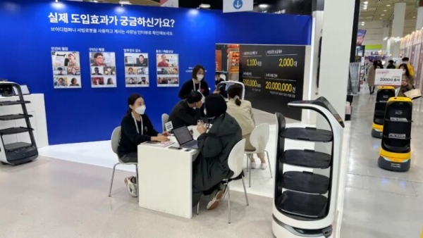  普渡科技联合韩国VD Company参展IFS创业博览会，引爆韩国服务机器人市场