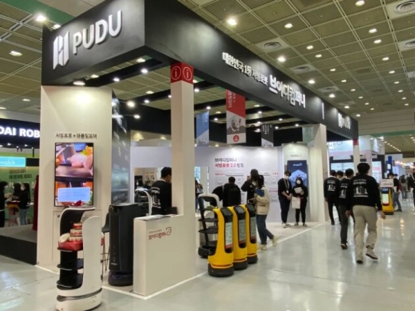  普渡科技联合韩国VD Company参展IFS创业博览会，引爆韩国服务机器人市场