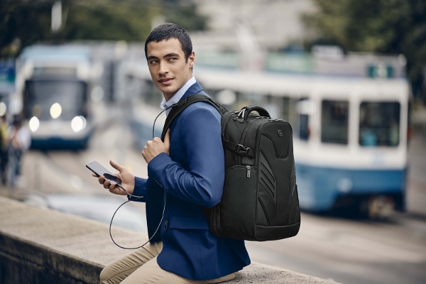 科技当道，出行新风潮，Wenger威戈推出德莱蒙系列Python双肩背包