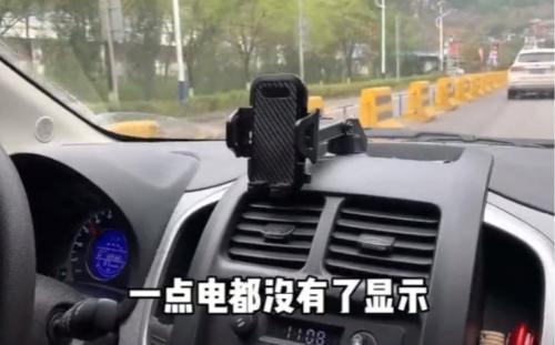  驾驶新能源汽车上演人在囧途 平安好车主道路救援前来救“驾”