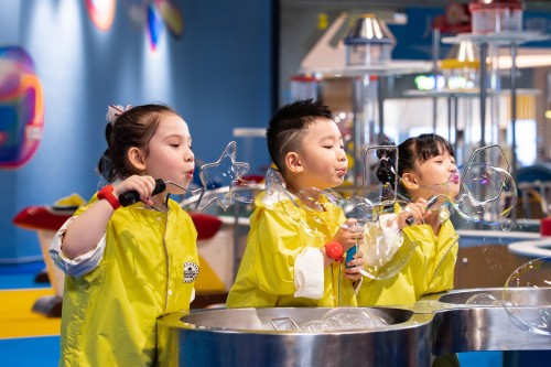 香港置地旗下亲子科学探索品牌“Kidzplorer智乐空间” 全国首家旗舰店迎来周年庆