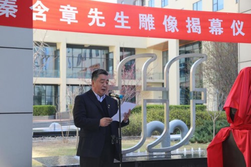  “酒界泰斗”秦含章铜像在中国食品工业发酵研究院揭幕 
