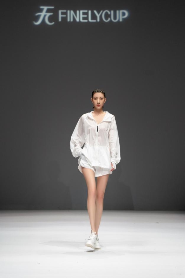 FINELYCUPx中国国际时装周 |中国原创内衣梵妳卡波的"轻"时尚