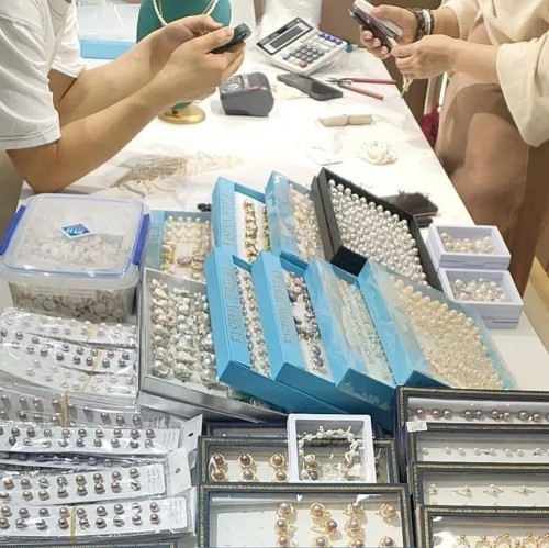  义乌厂长花26万元买下MCN机构，走播一年还清300万债务