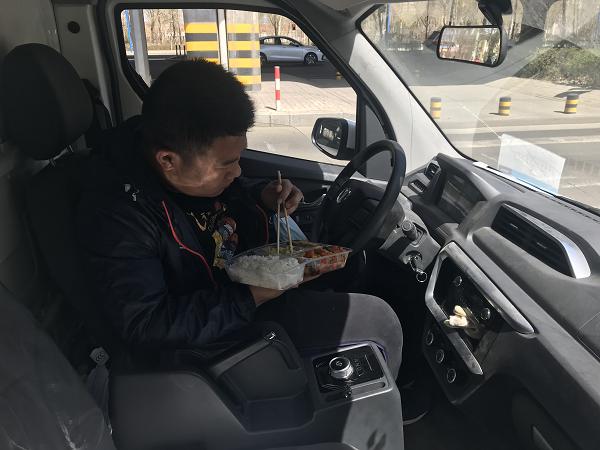  货拉拉“货车食堂”活动免费送午餐 关心呼和浩特司机吃饭问题